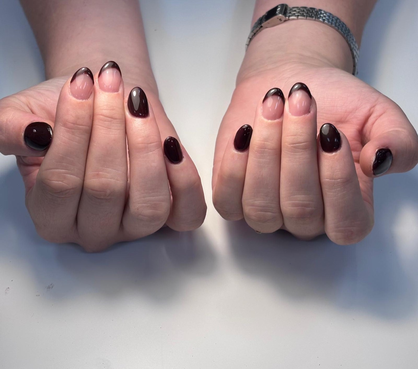 Bordeaux french op amandelvormige nagels