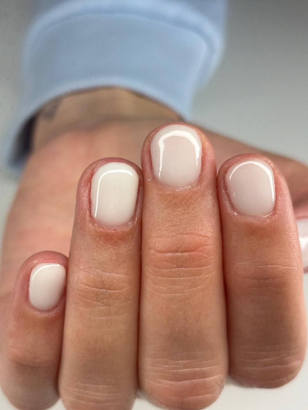 Milky white op korte nagels